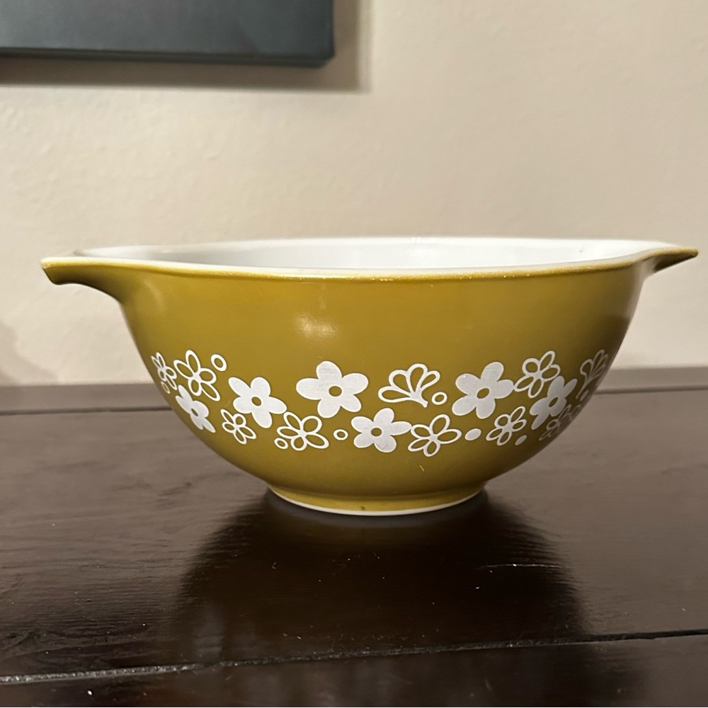 SOLD- SPRING BLOSSOM Pyrex Mixing Bowl